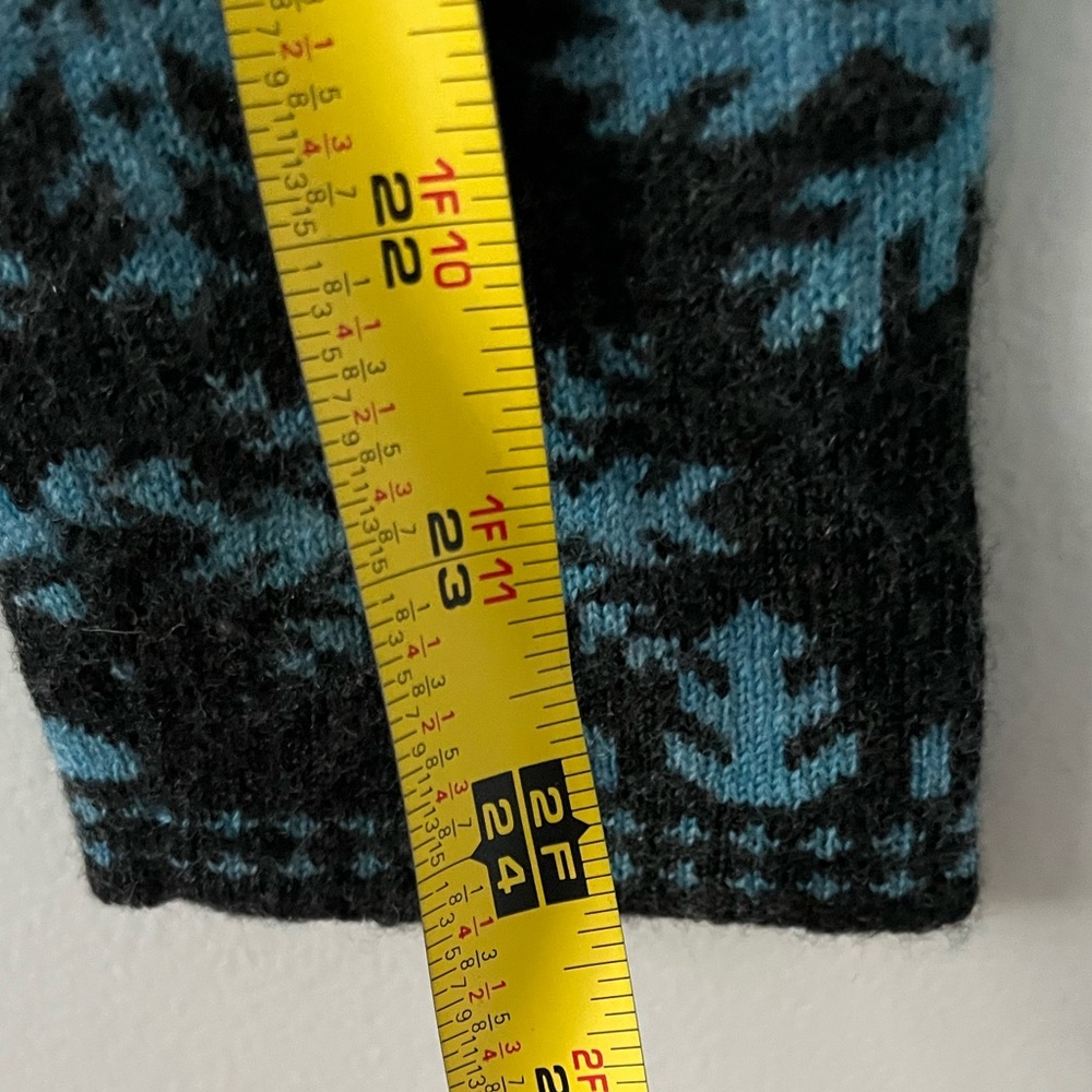 Neve Dark Charcoal Gray and Blue Snowflake 1/4 Zip Wool Sweater, Size M - Picture 11 of 14